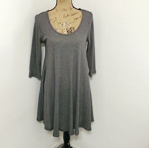 Alya Francesca's gray swing tunic top Small Waffle Weave